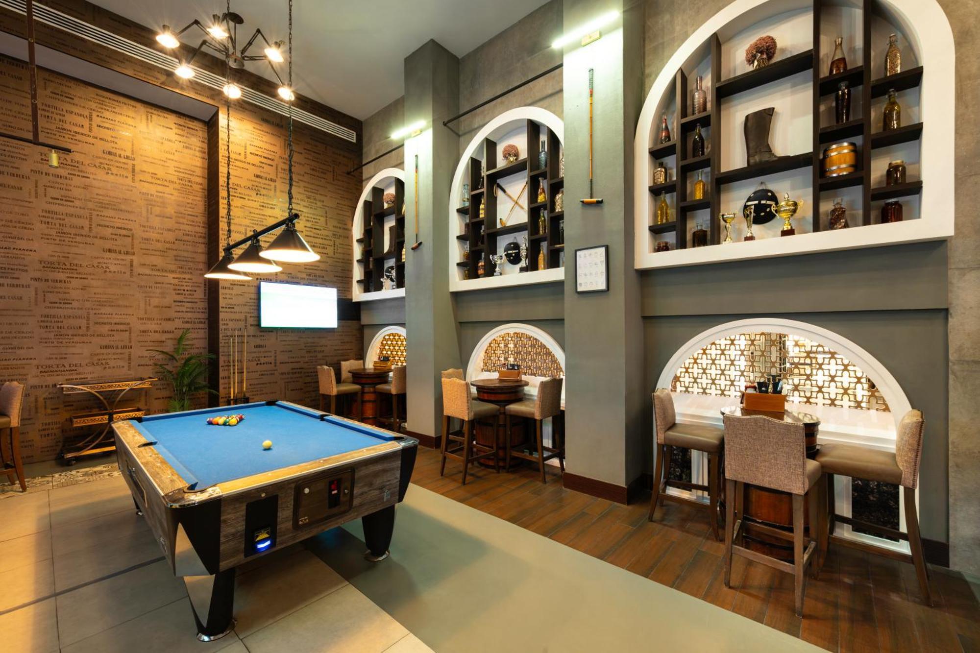 Al Habtoor Polo Resort Dubai Eksteriør bilde The Billiard Room