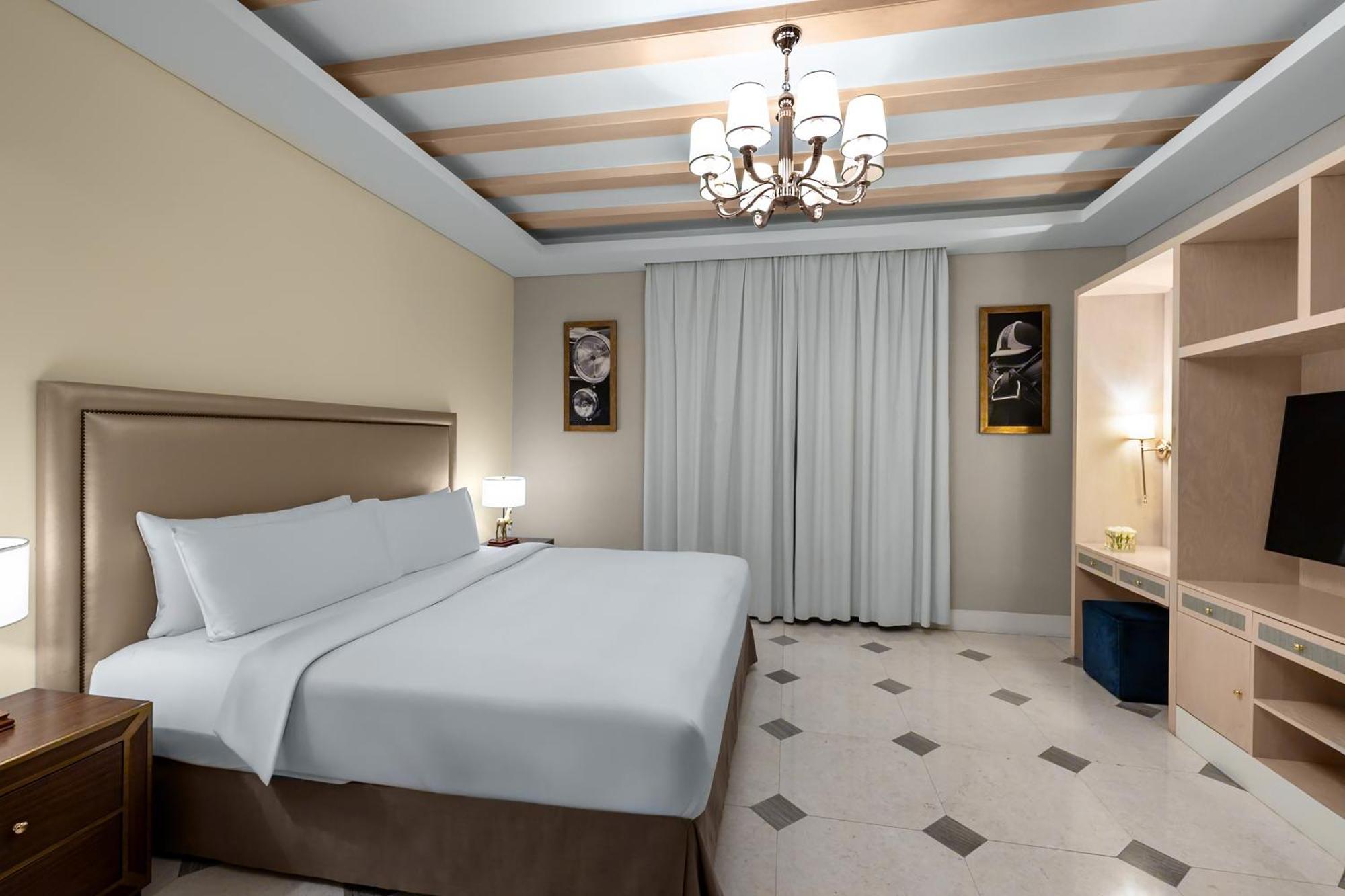 Al Habtoor Polo Resort Dubai Eksteriør bilde A bedroom at the hotel